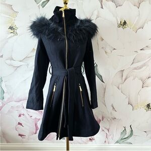 Laundry by Shelli Segal Navy Blue Jacket with Faux fur trimmed hood .